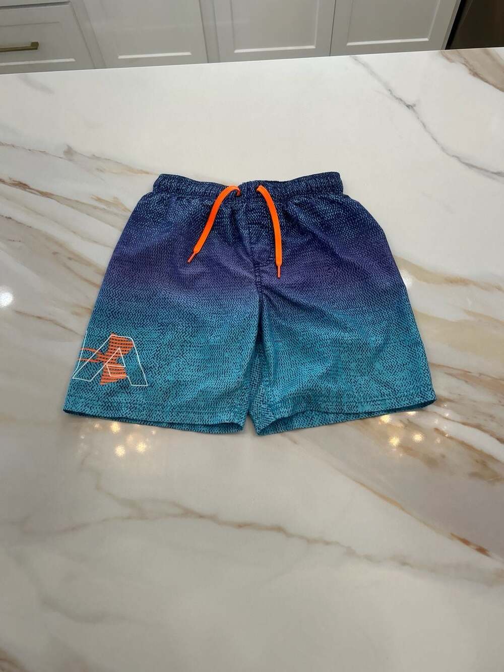 Excellent condition! Under Armour Boys Texture Maze Volley Swim Trunks Sonar Blu